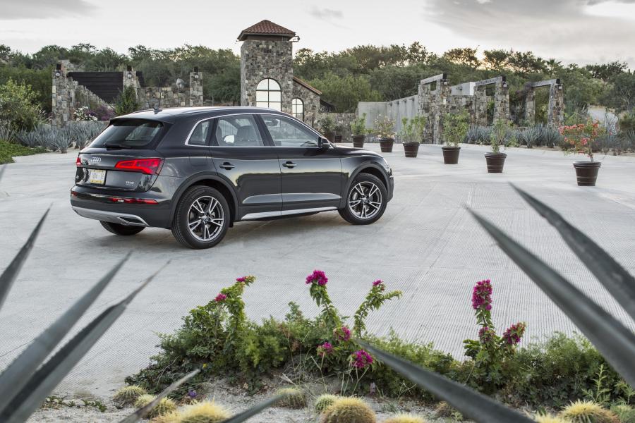  Audi Q5 TFSI Quattro 2016 года  (WW) (фото 17 из 30)